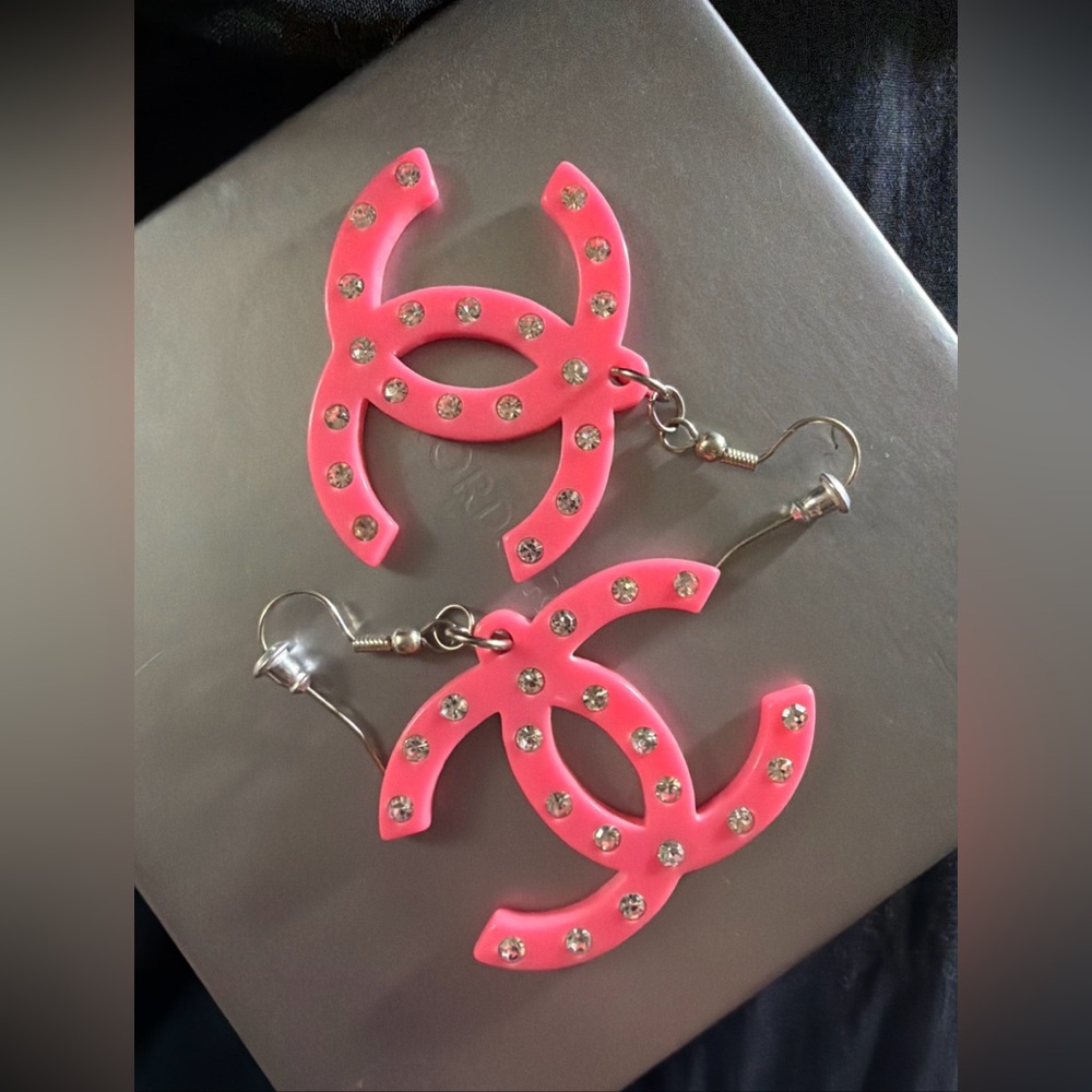 Chic CC Pink fashion rhinestone Logo hook Earrings